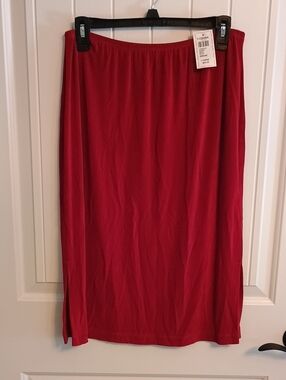 NWT Woman's Size 1 Chico's Traverlers  Red Midi Pull-On Skirt